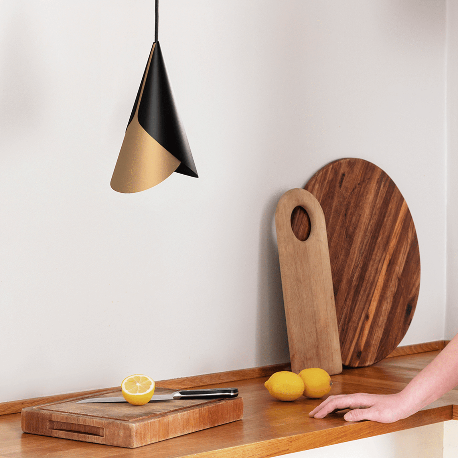 UMAGE Cornet ブラック・ブラス ペンダントライト UMAGE Cornet ブラック・ブラス ペンダントライト